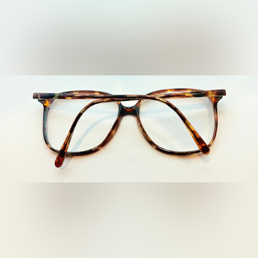 Elegant Tortoise Shell Women's Glasses - Picture 4 of 8